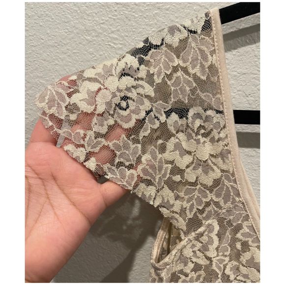 KIMCHI BLUE Lace V-Neck Short Sleeve Beige Top - Picture 3 of 5